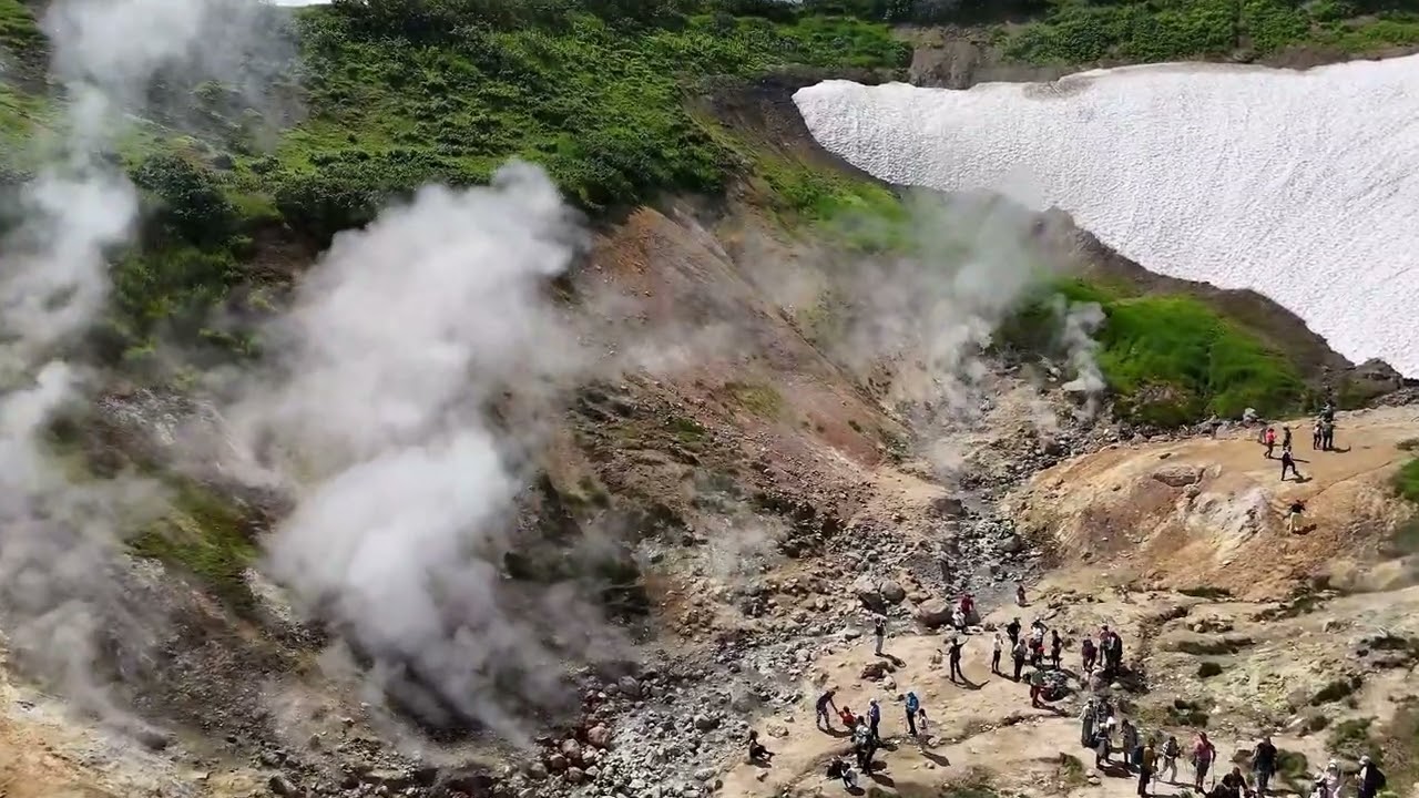 2025-08-04 Kamchatka geyser with fire and ice
