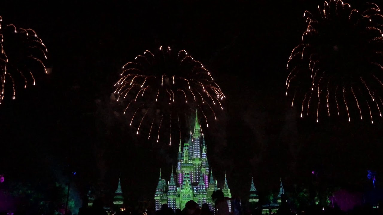 Minnie's Wonderful Christmastime Fireworks - MVMCP 12/20/2019 - 4k