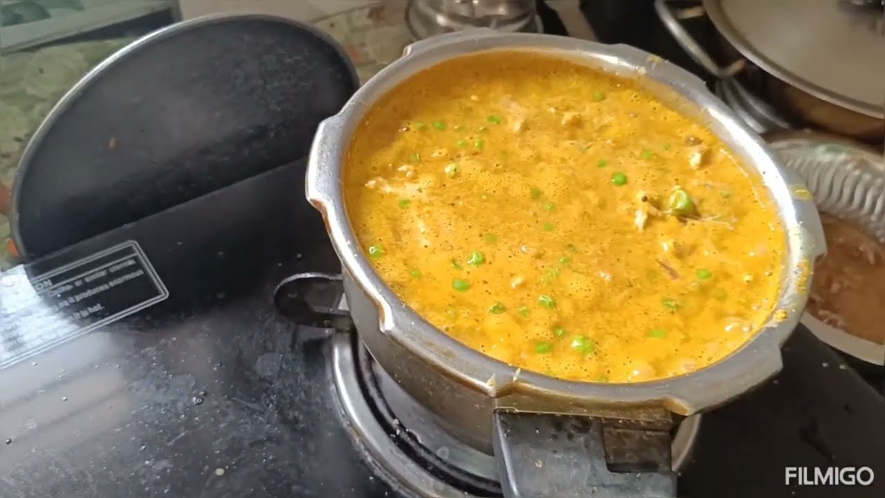 ಕಾಲಿಫ್ಲವರ್, ಬಟಾಣಿ ಗೊಜ್ಜು  ಮತ್ತು ಟೊಮೆಟೊ ಸಾರು ಮಾಡಿನೋಡಿ 