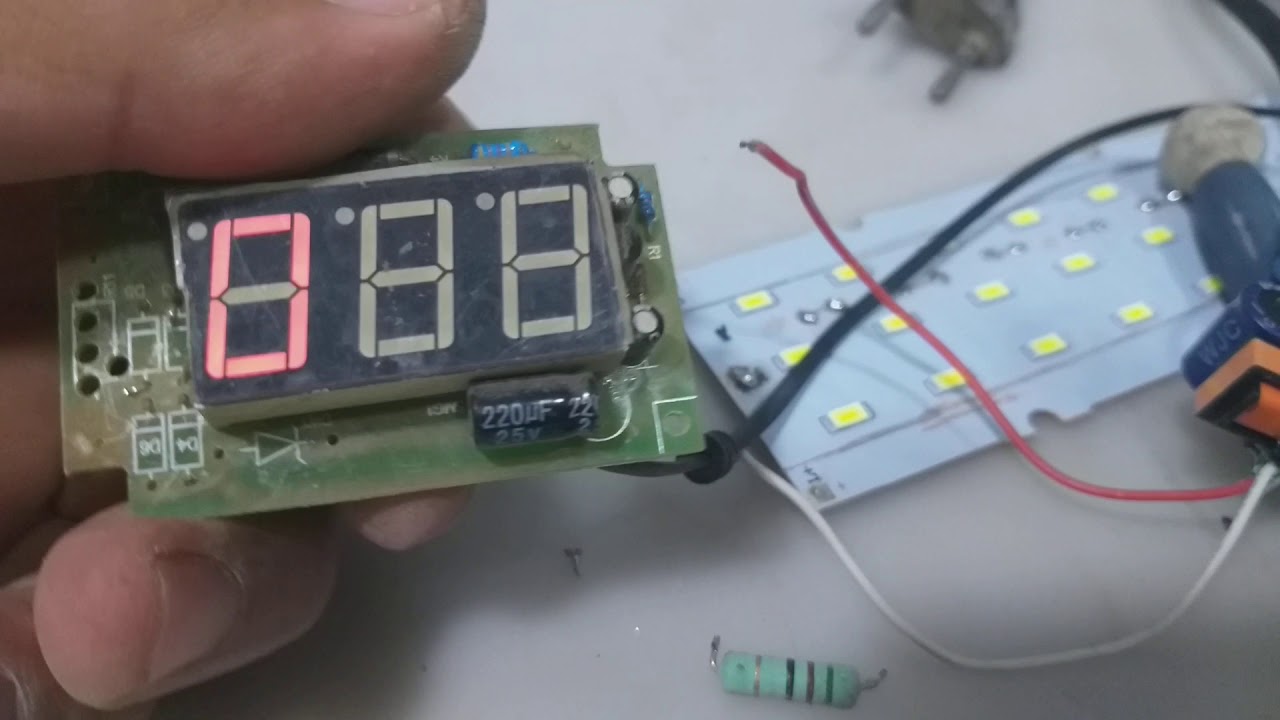اصنع بنفسك جهاز فحص LED