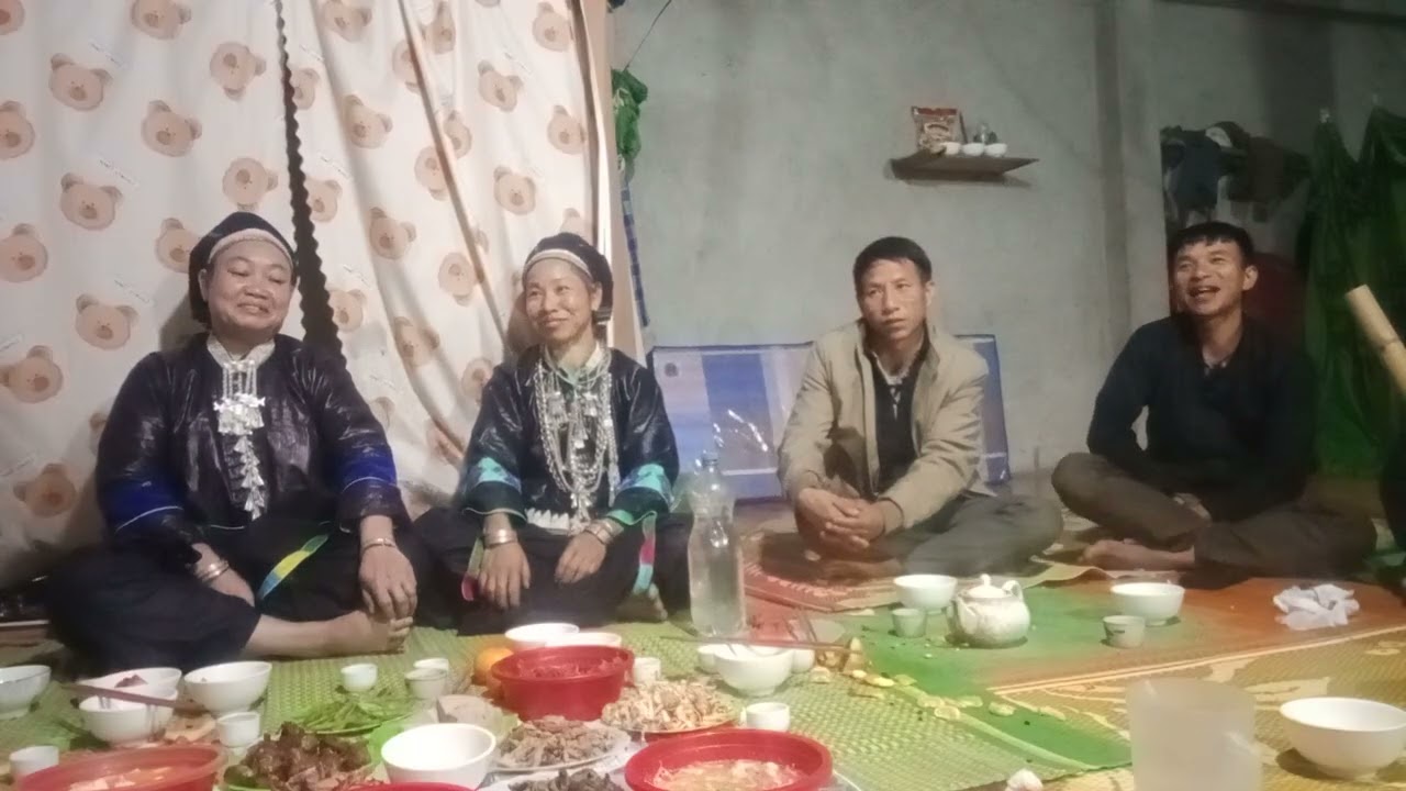 Lân chín máy gái quong nghiên 