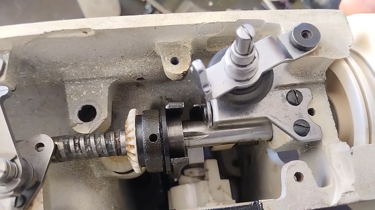 Máquina Singer 3102 C. Me llegó completamente desarmada. 3.