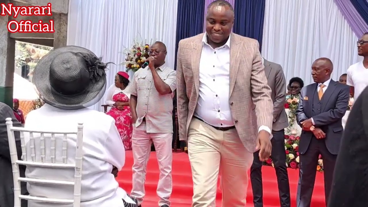 Inooro Fm presenters igongona ini ria Kiamuro kia Muturi wa muiru.