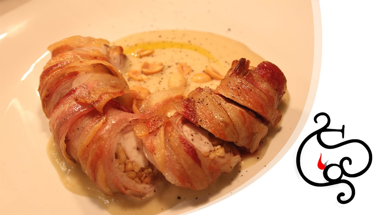 Porchetta Di Coniglio Ripiena Su Crema Di Patate E Cipolle