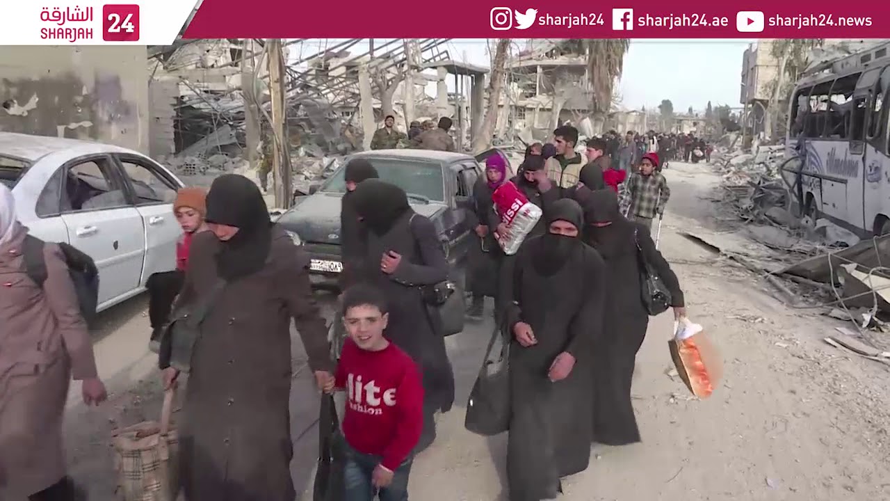 مدنيون عائدون إلى مدينة سقبا في الغوطة الشرقية يأملون ببدء حياة جديدة