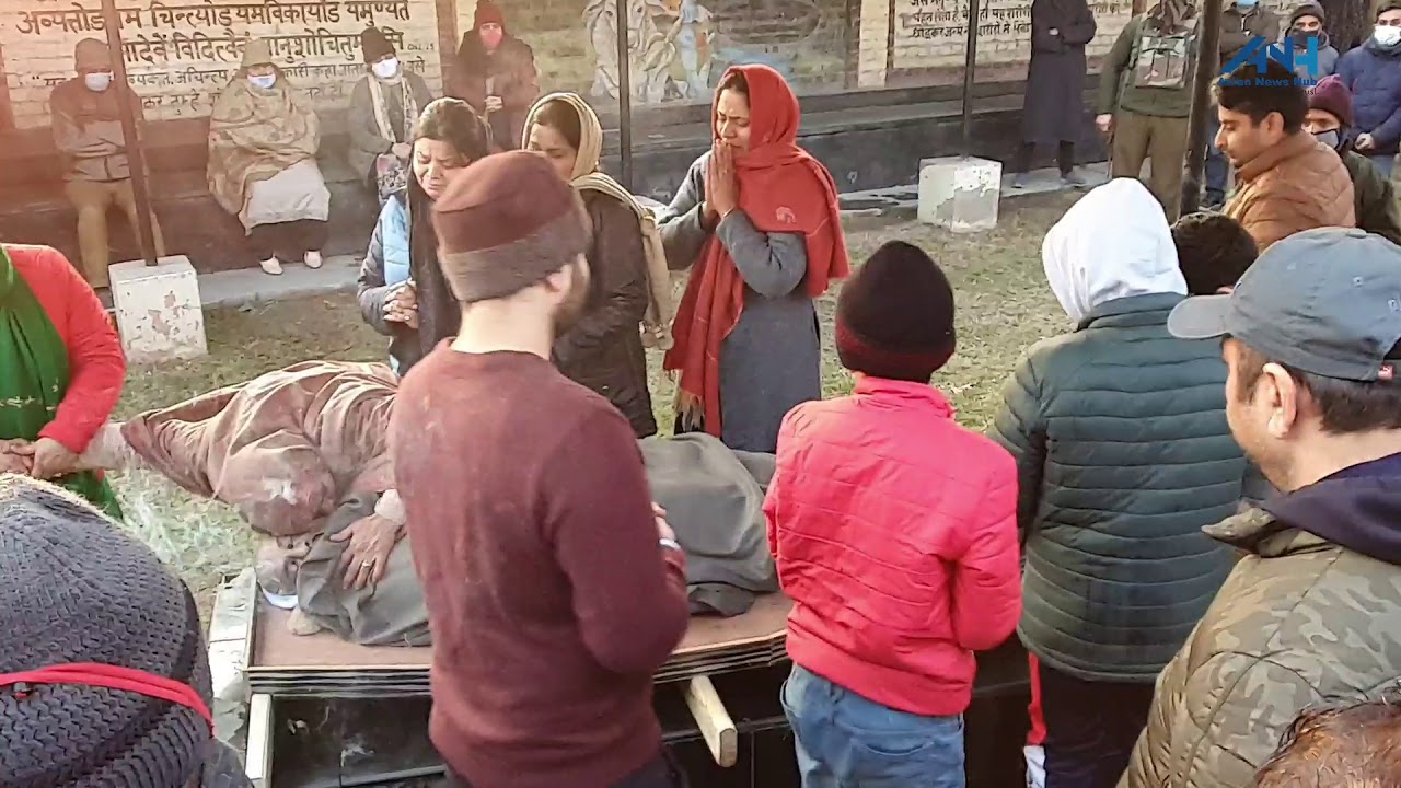 Last rites of Gold Smith Satpal at Srinagar, by killing innocents Kashmiriyat is ashamed: Ashok Koul