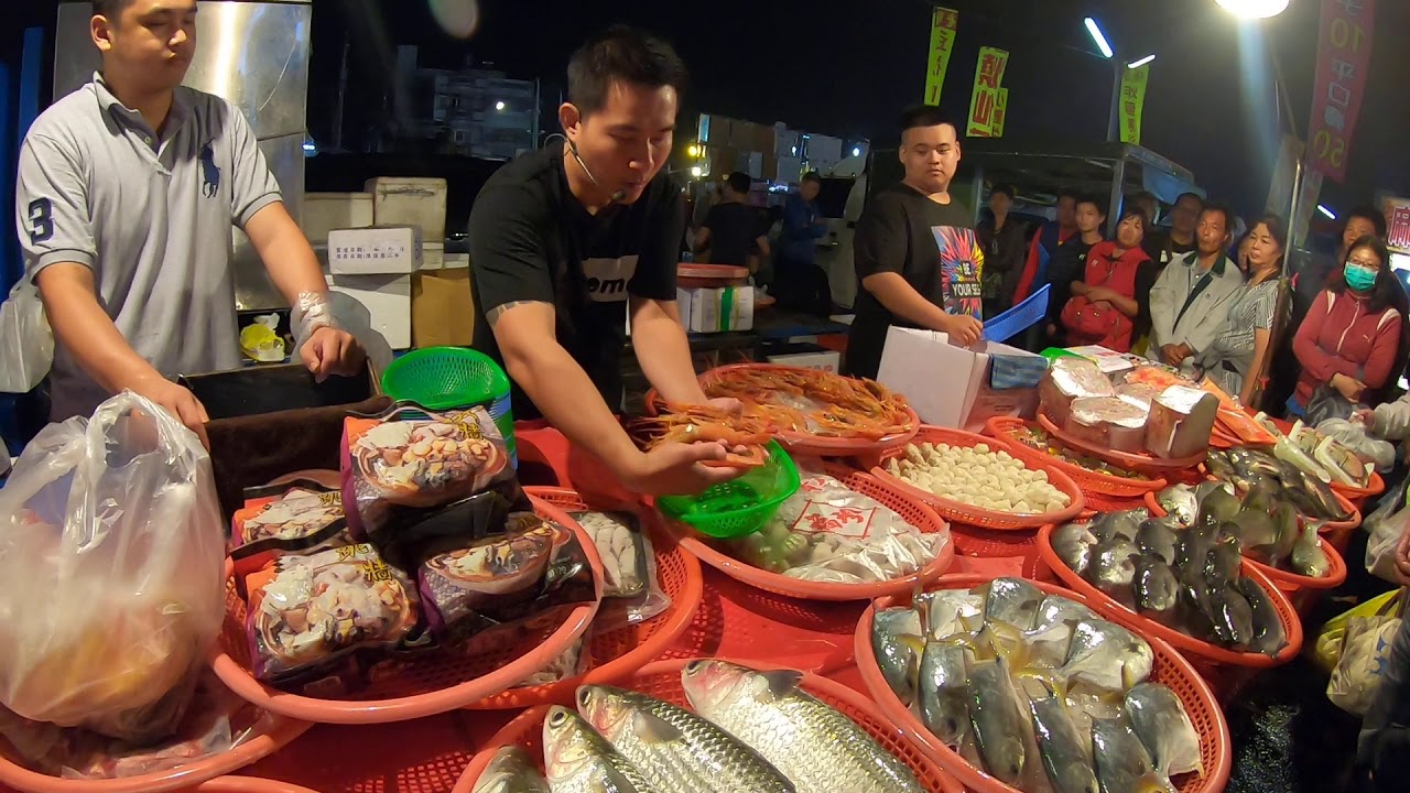 Crazy Cheapest SeaFood Auction in Saturday Night Market Dounan