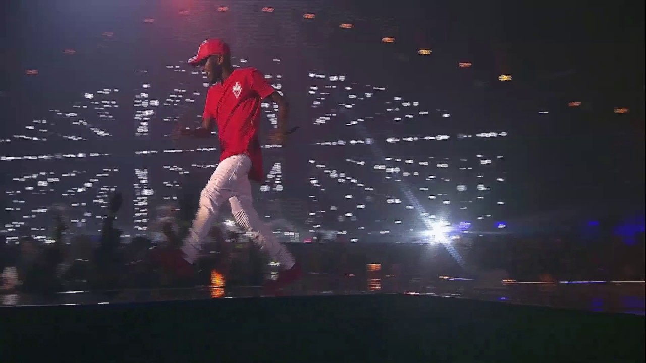 Kwesta performs at the MTV Africa Music Awards