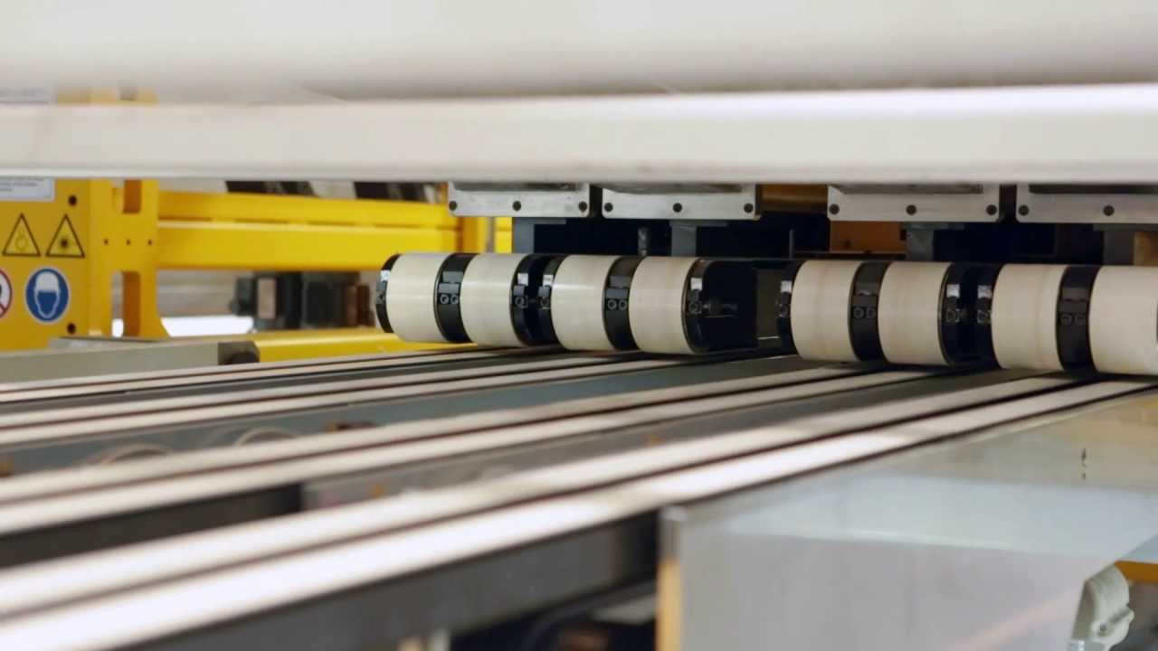 Blanking line with servo press for processing steel and aluminum