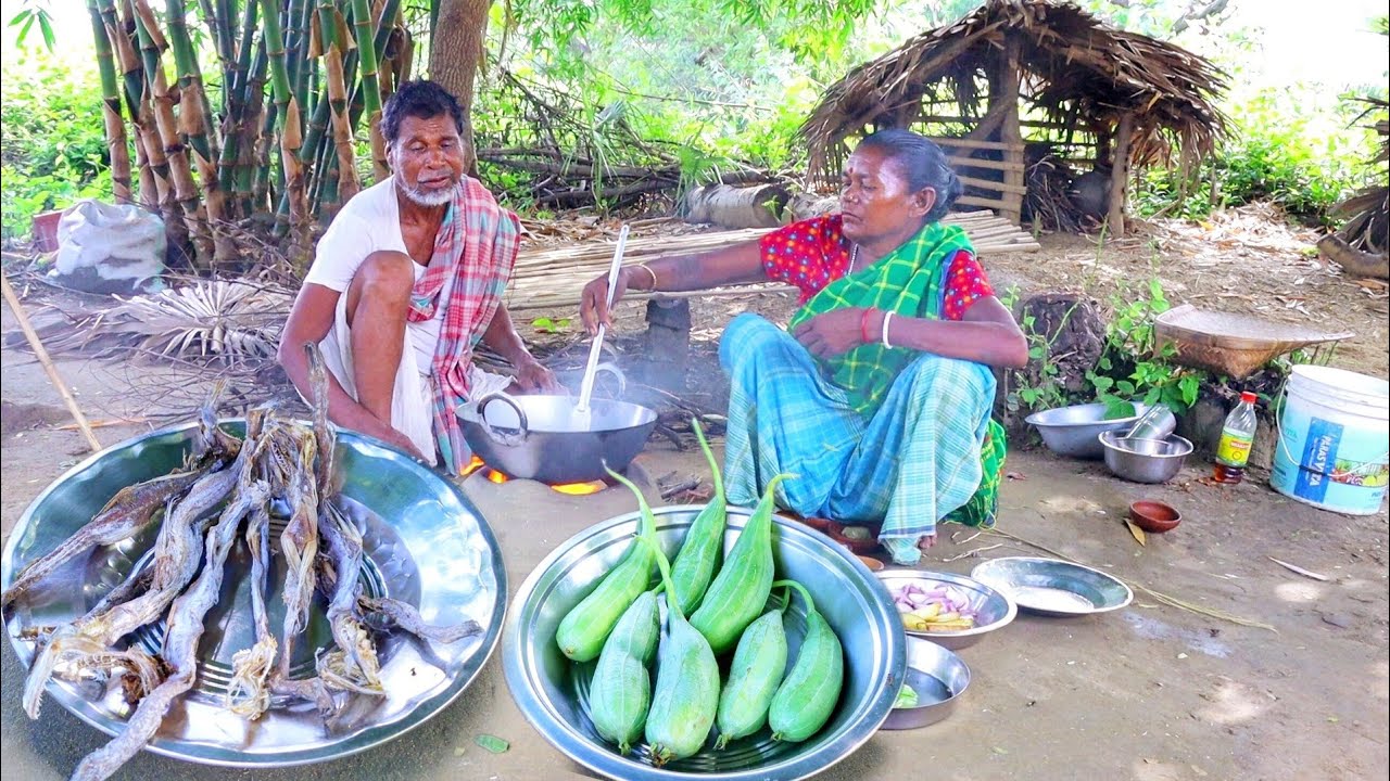 santali tribe grandma cooking dry fish & ridge gourd recipe for their lunch||rural village lifestyle