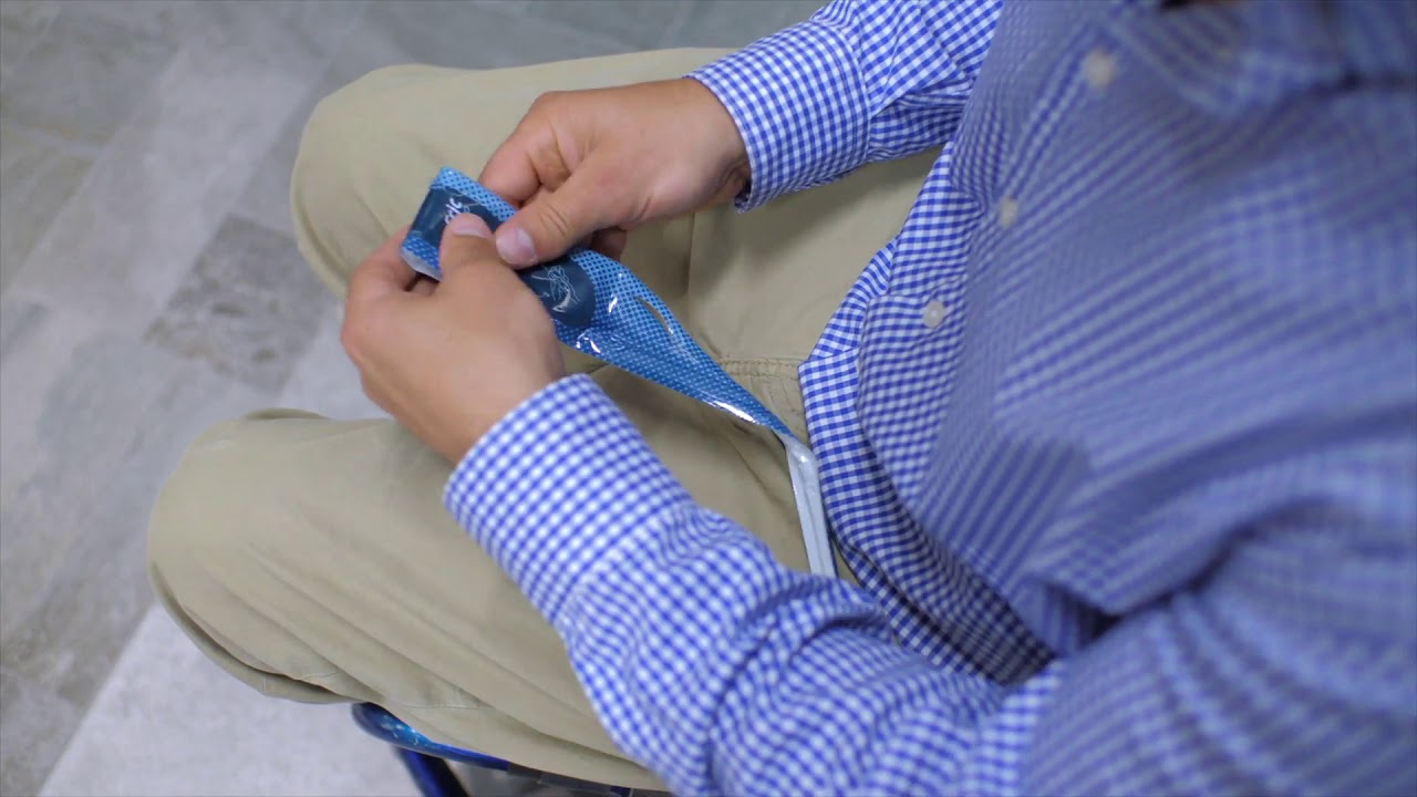 LoFric Origo: Folding and disposing of the catheter