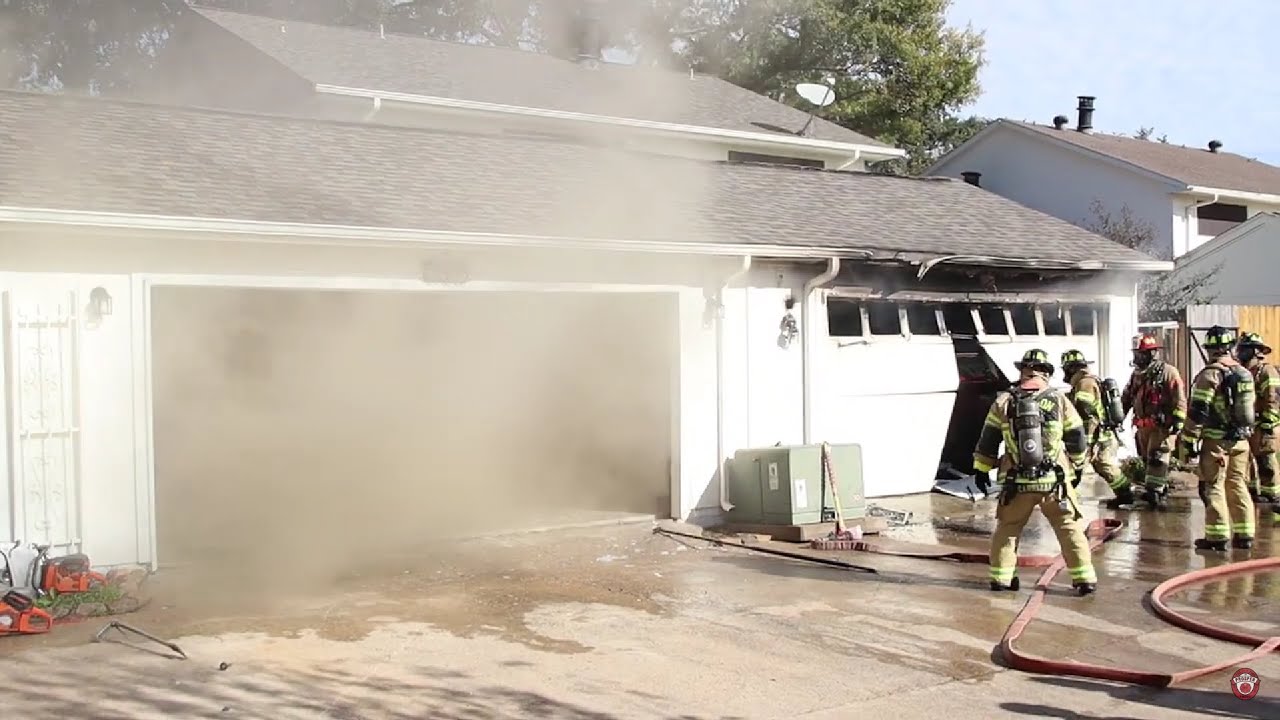 (On Scene Footage) Houston Fire Department Engine 66 & Engine 5 responding to a House on Fire .