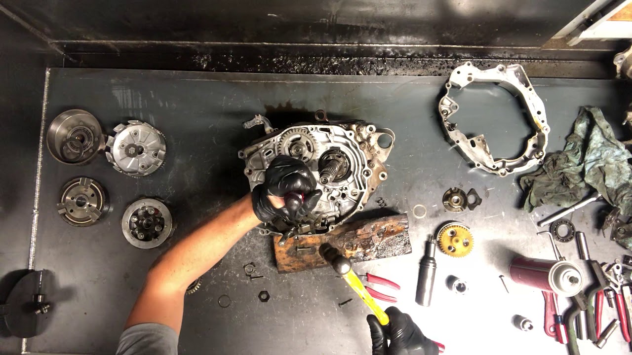 Yamaha Tri Moto 200 YTM200 -2of2 Engine Tear Down - Rebuild - Clutch Transmission Crankcase