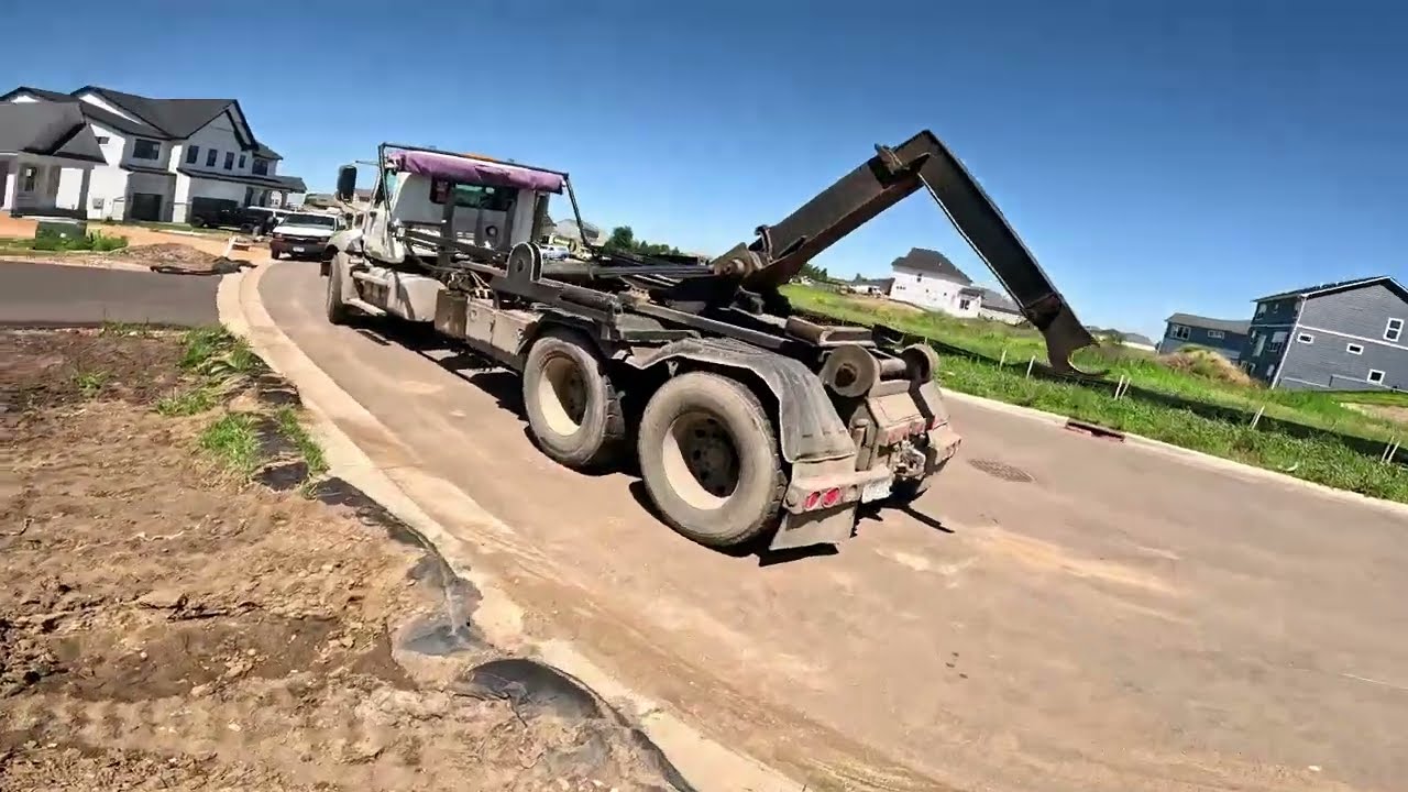 A day in the life of a ROLL-OFF DRIVER #1