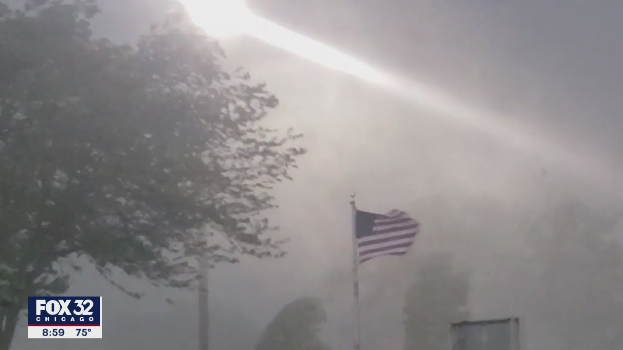 Severe storms rock Chicago area as tornado sirens blare