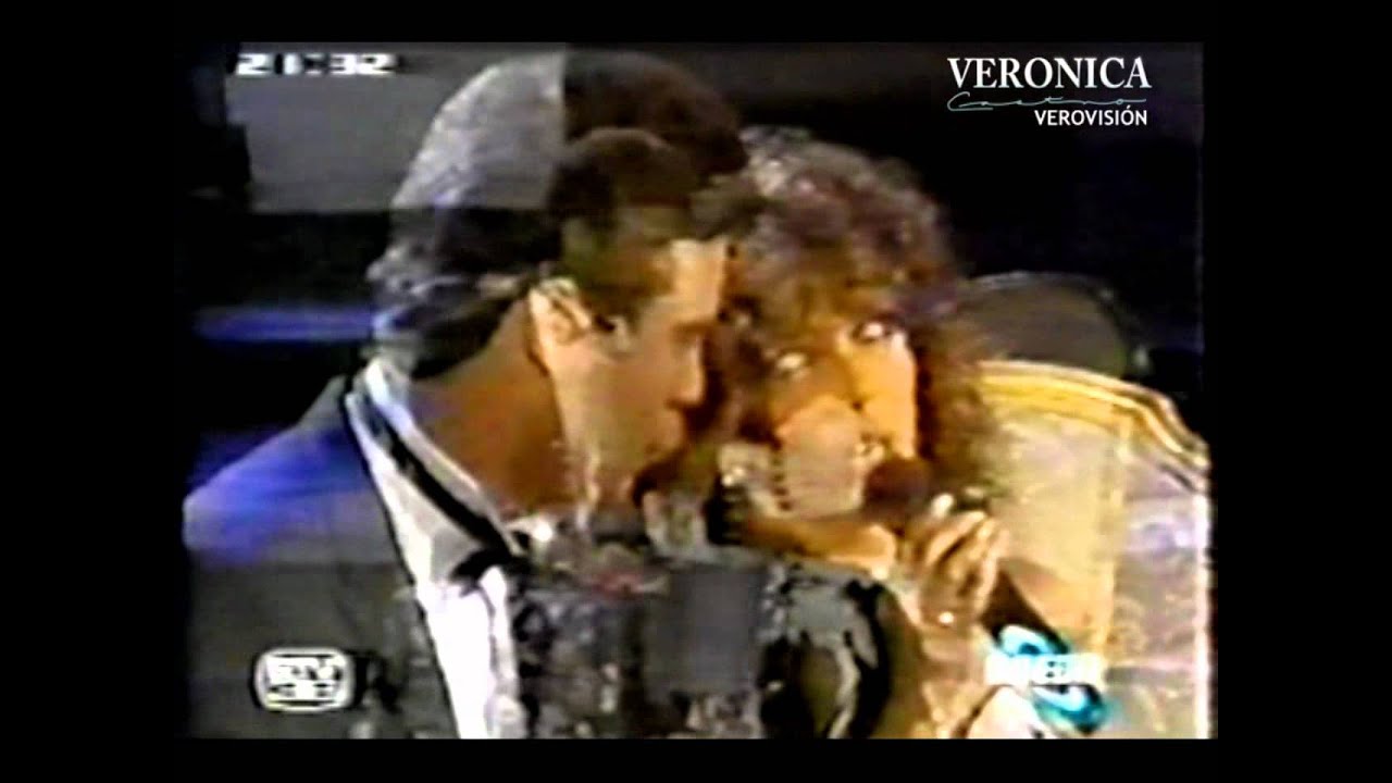 Disco de Oro de Verónica Castro por el disco  Mamma Mia