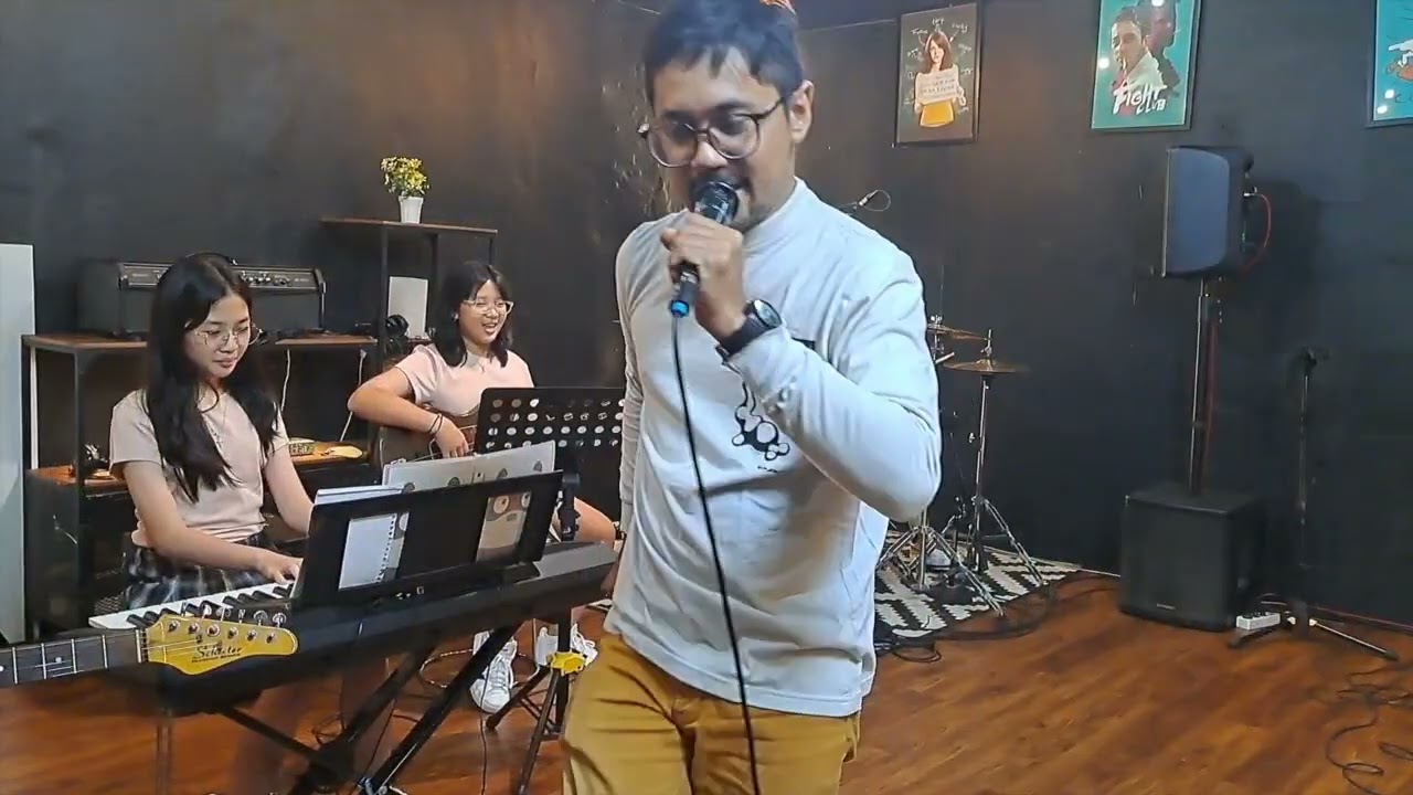 Manusia Kuat (live cover by Stella Band ft. Rangpren)