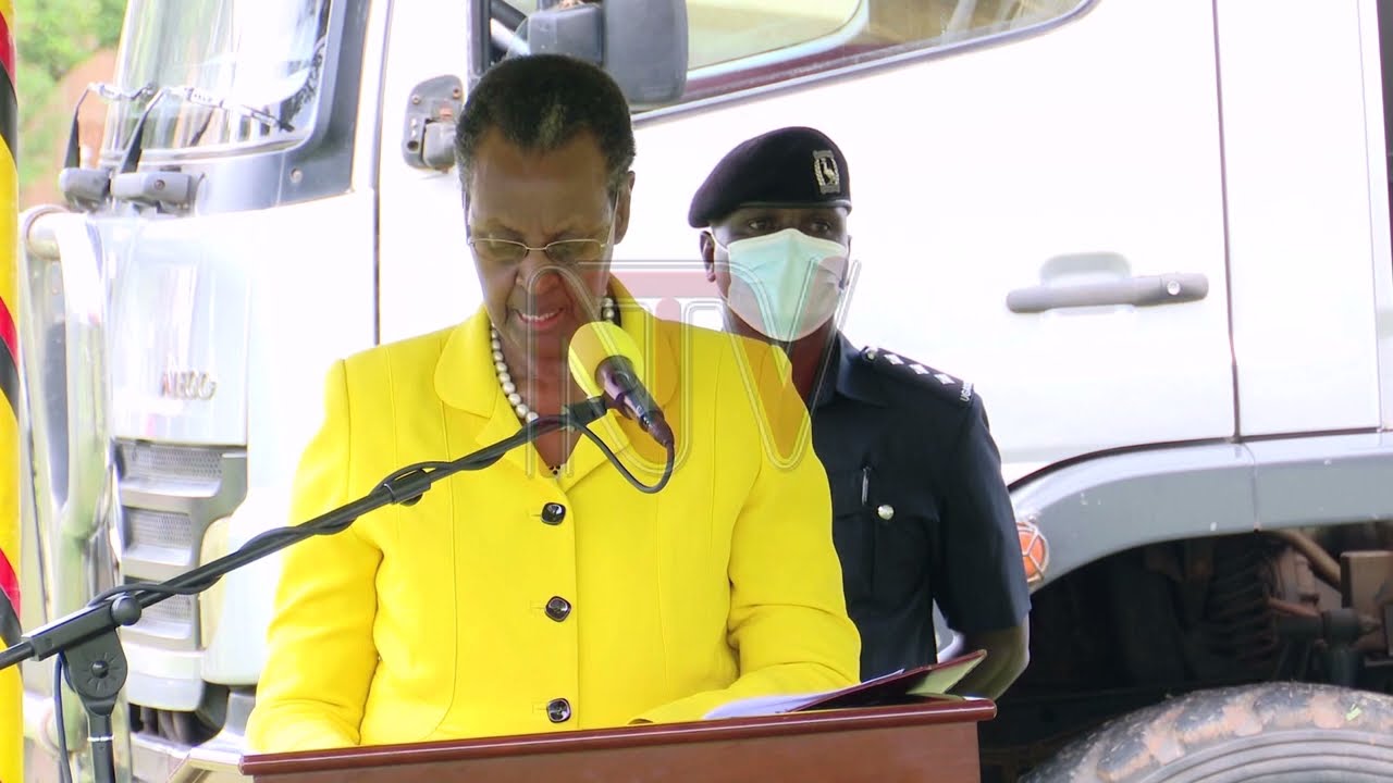 Minister Janet Museveni lays foundation stone for Makerere main building