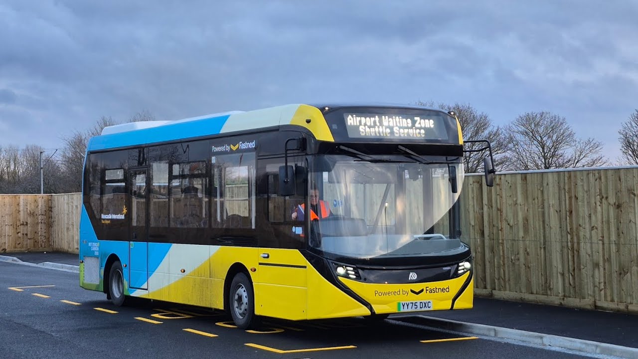 Newcastle Airport ADL Enviro100EV YY75 DXC on the Waiting Zone shuttle service. | 20/01/26.