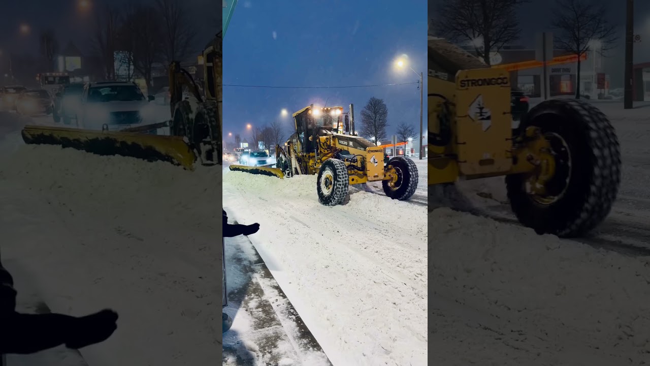 Snow plows Toronto