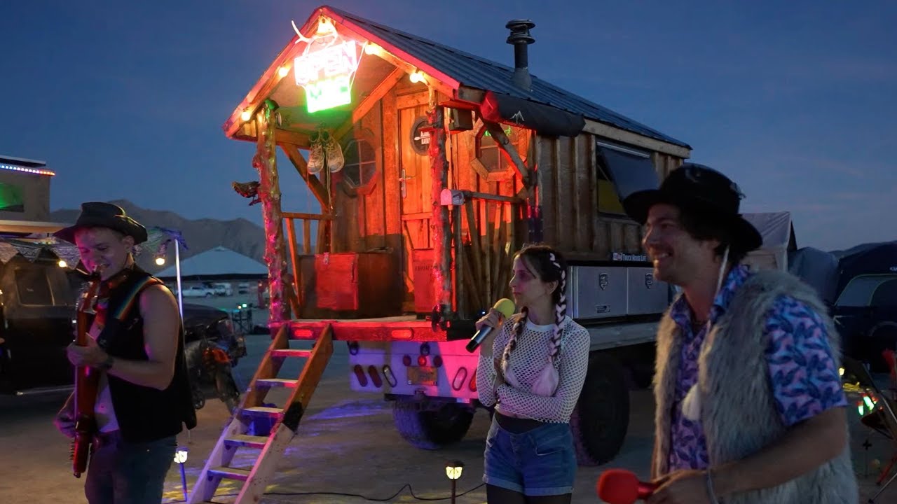 Жизнь в доме на колёсах в пустыне | Burning Man 2024