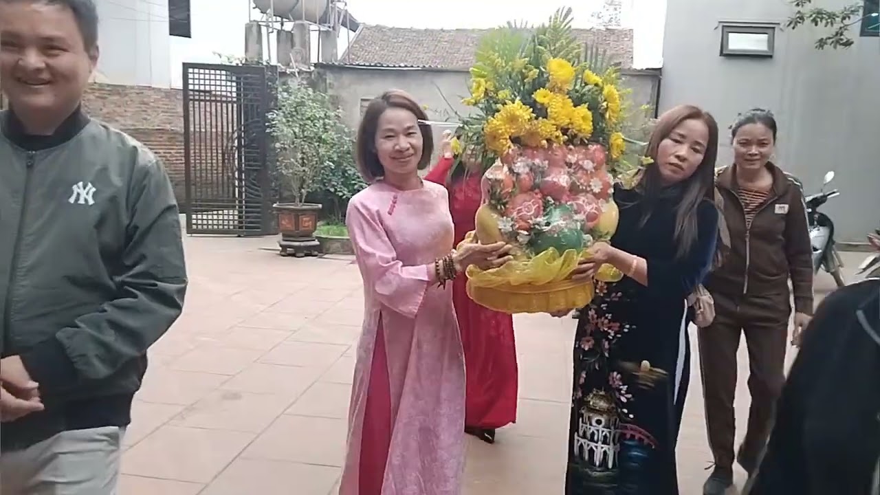 Lễ tạ mộ cho hai cụ các cháu chắt có tâm vào lễ cụ 