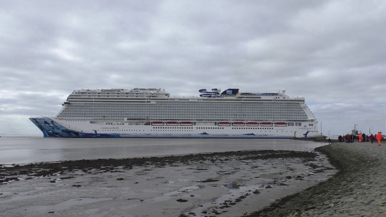 Norwegian Bliss wird in Emden gedreht (14.03.2018)