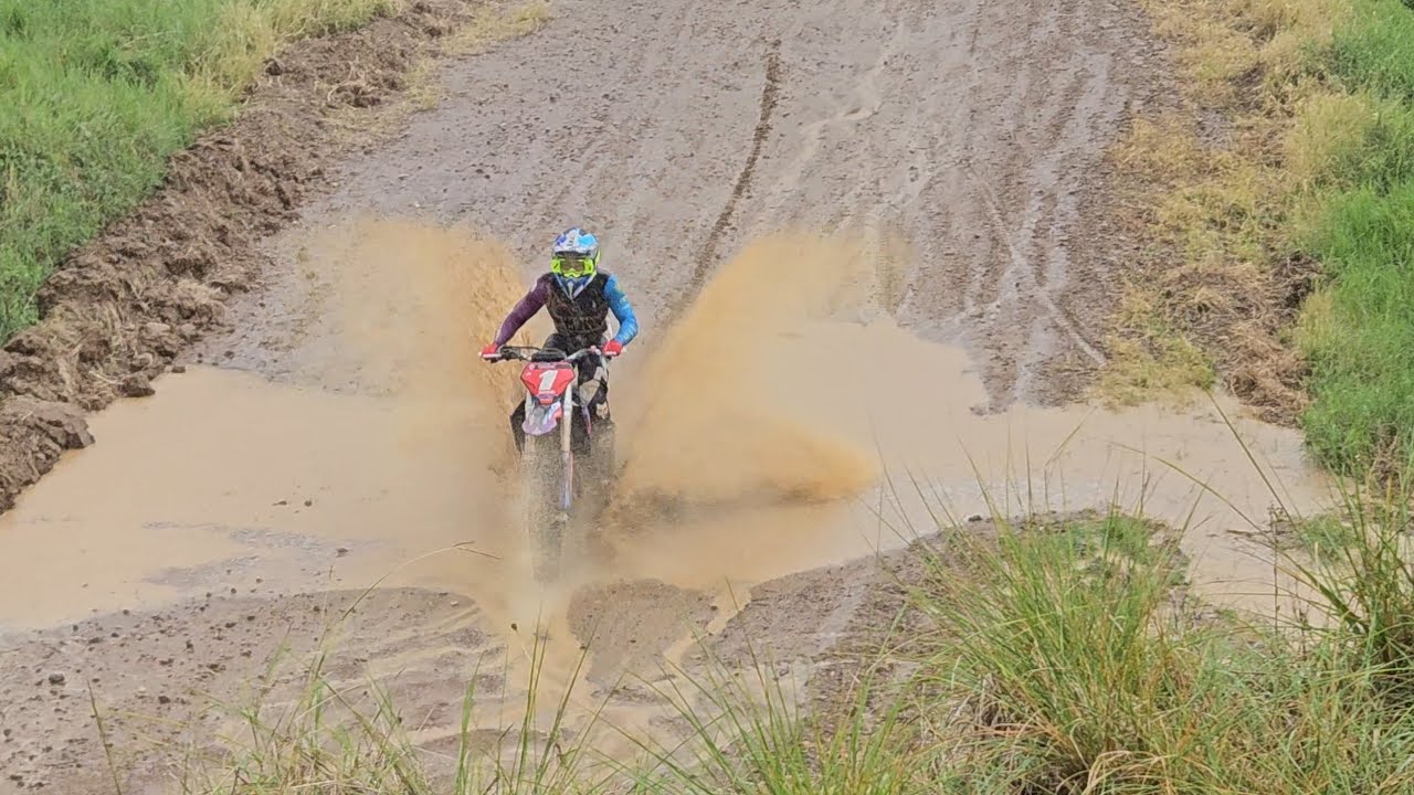 Moto2 Mx2 Nogueras se impone bajo las lluvias