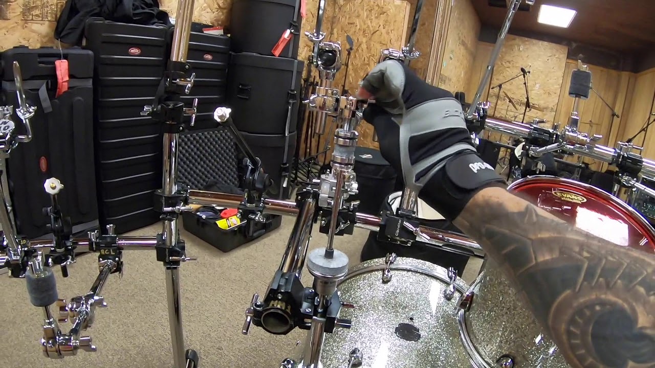 TVMaldita Presents: Aquiles Priester mostrando a montagem da Mapex Saturn IV Sparkle de Los Angeles