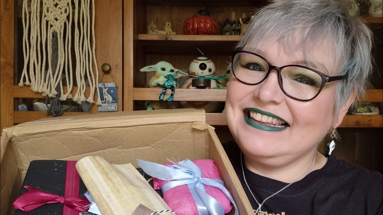 UNBOXING- Pumpkin Hollow - House of Books Mystery Box