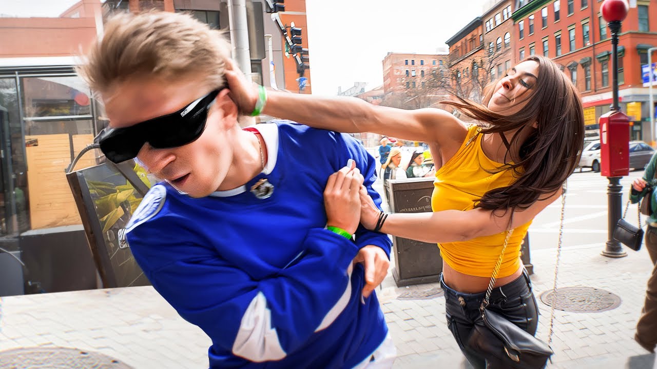 Фанатка «Лайтнинг» троллит «Бостон Брюинз»!