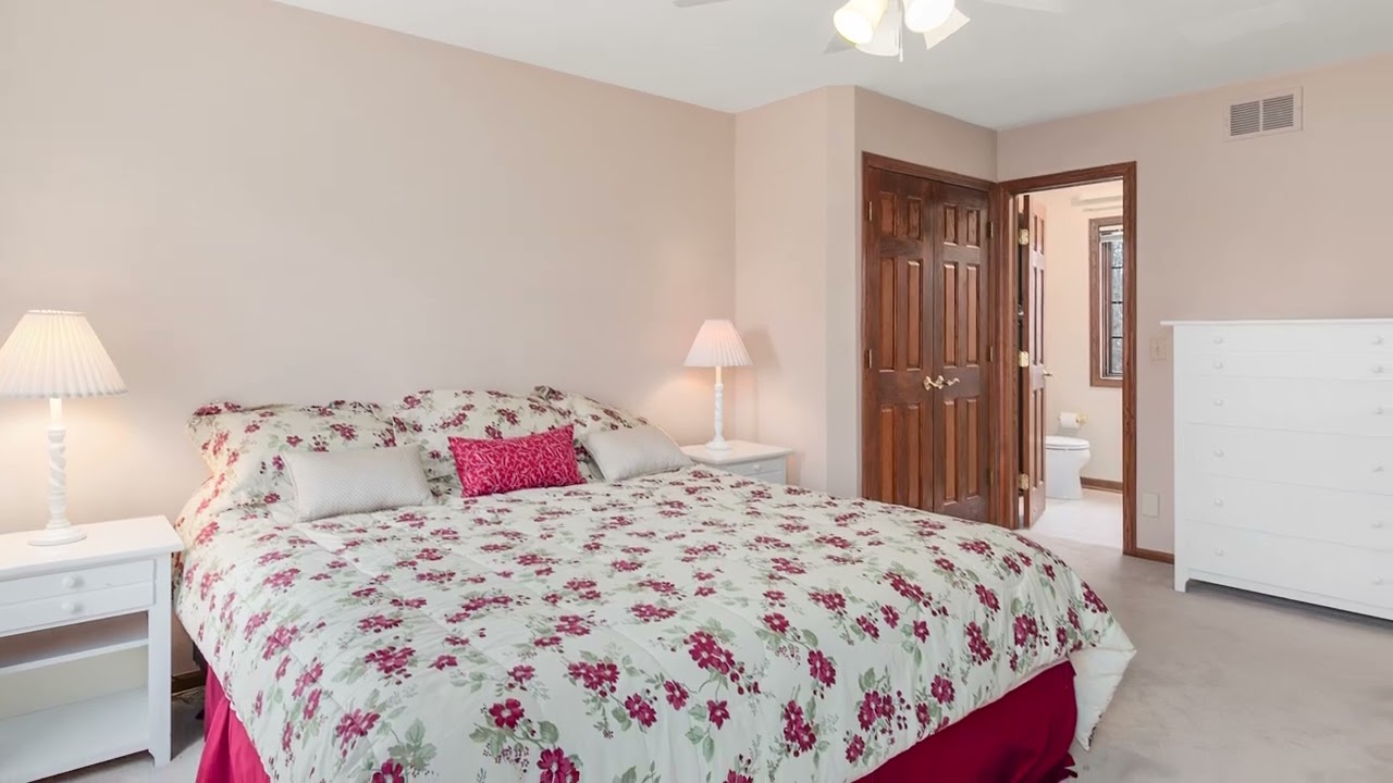 951 Country Place Lake Forest, IL 60045