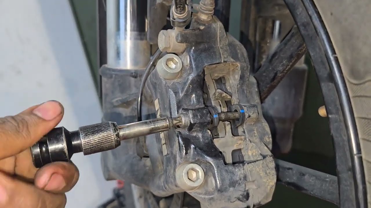TRIUMPH SCRAMBLER 400x BRAKE upgrade and Replace Vesrah ceramic brake pad #triumph