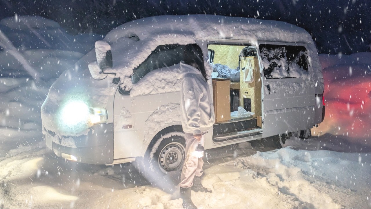 Мы проснулись, погребенные под снегом… Скрытый зимний рай в Японии [Зимняя жизнь в фургоне]