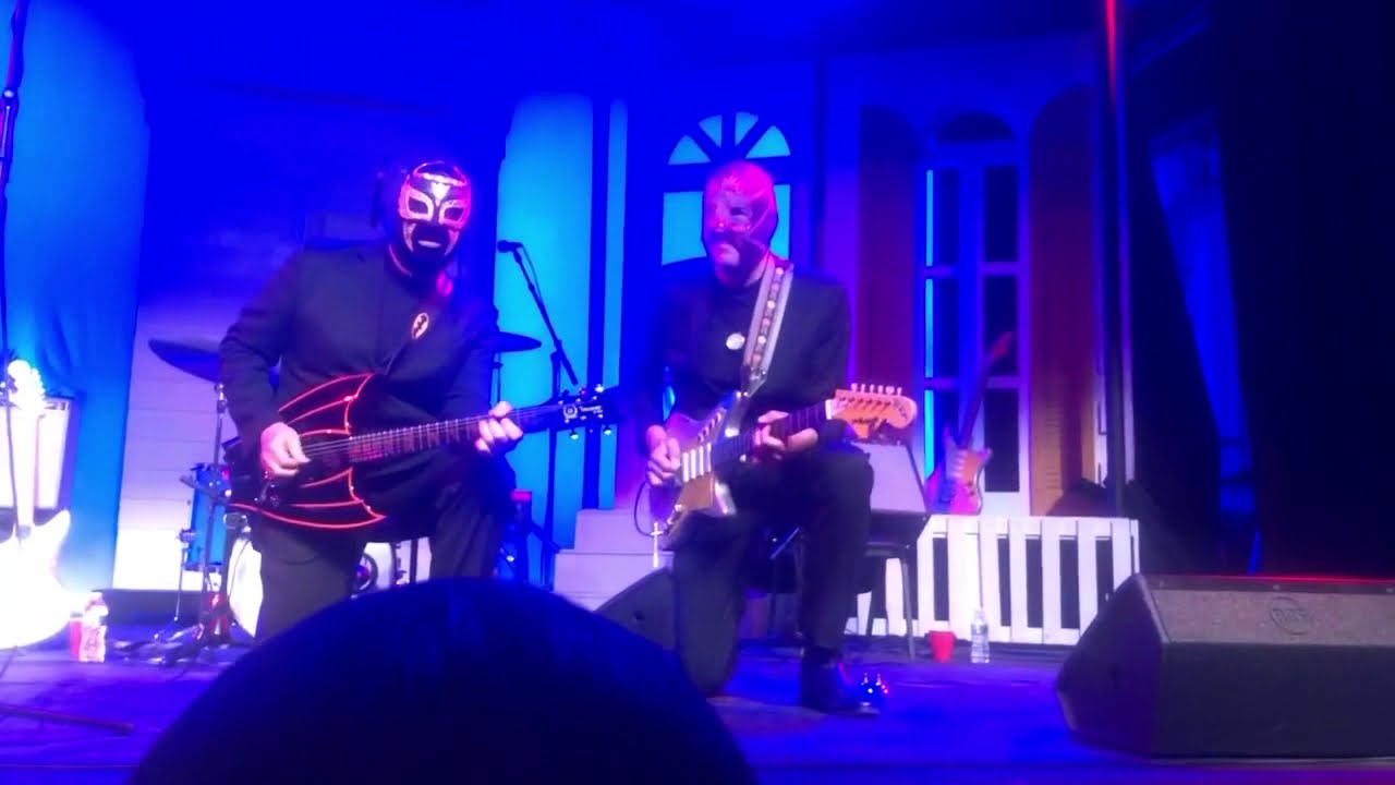 Los Straight Jackets - Batman Theme Live - Hallmark Wingbat Guitar.