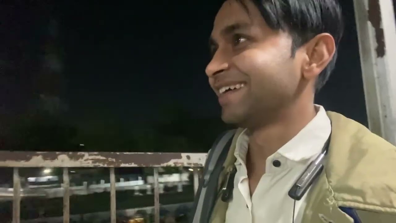 Mathura me 🥺धारामसाला  😲🤔के  भारह सोना  पड़  गया  #comedymove #comedyfilms #funny ￼￼