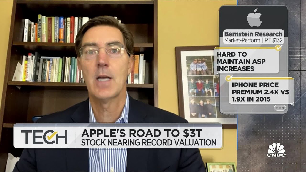 Here are some risks and catalysts to Apple's stock price