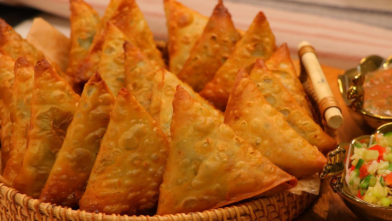 لازم تجربوا طريقتي لسمبوسة رمضان حشوه لذيذه بشكل عجيب مع السلطات المرافقه الخاصه بالسمبوسه😋