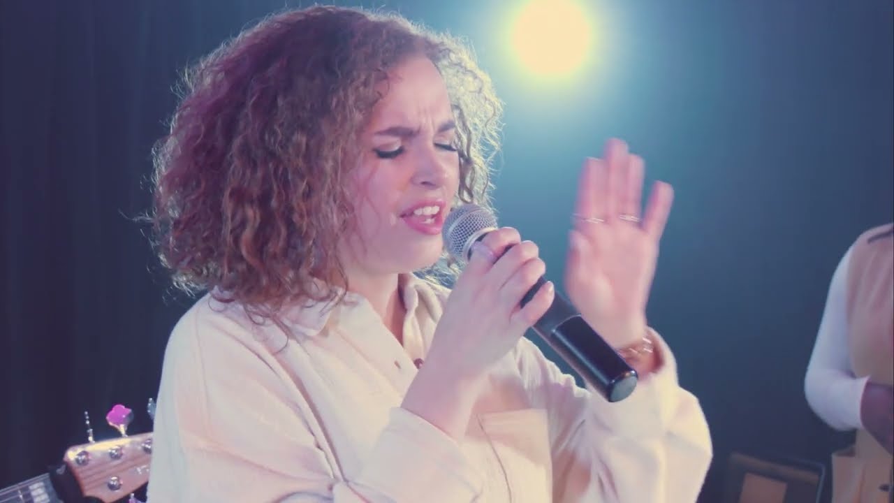 DAPHNE RICHARDSON -  My Heart Your Throne [Official VIDEO]