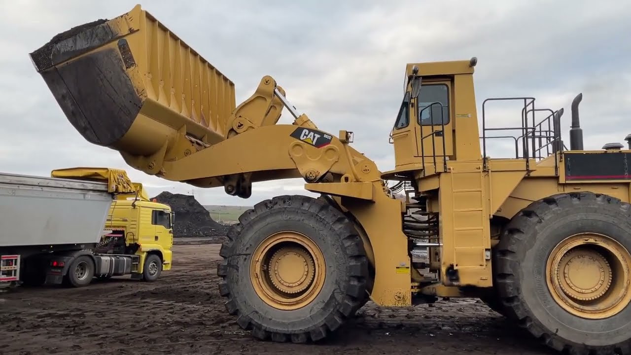 Caterpillar 992C Wheel Loader Loading Lorries With Two Passes - S.G.M Melidis