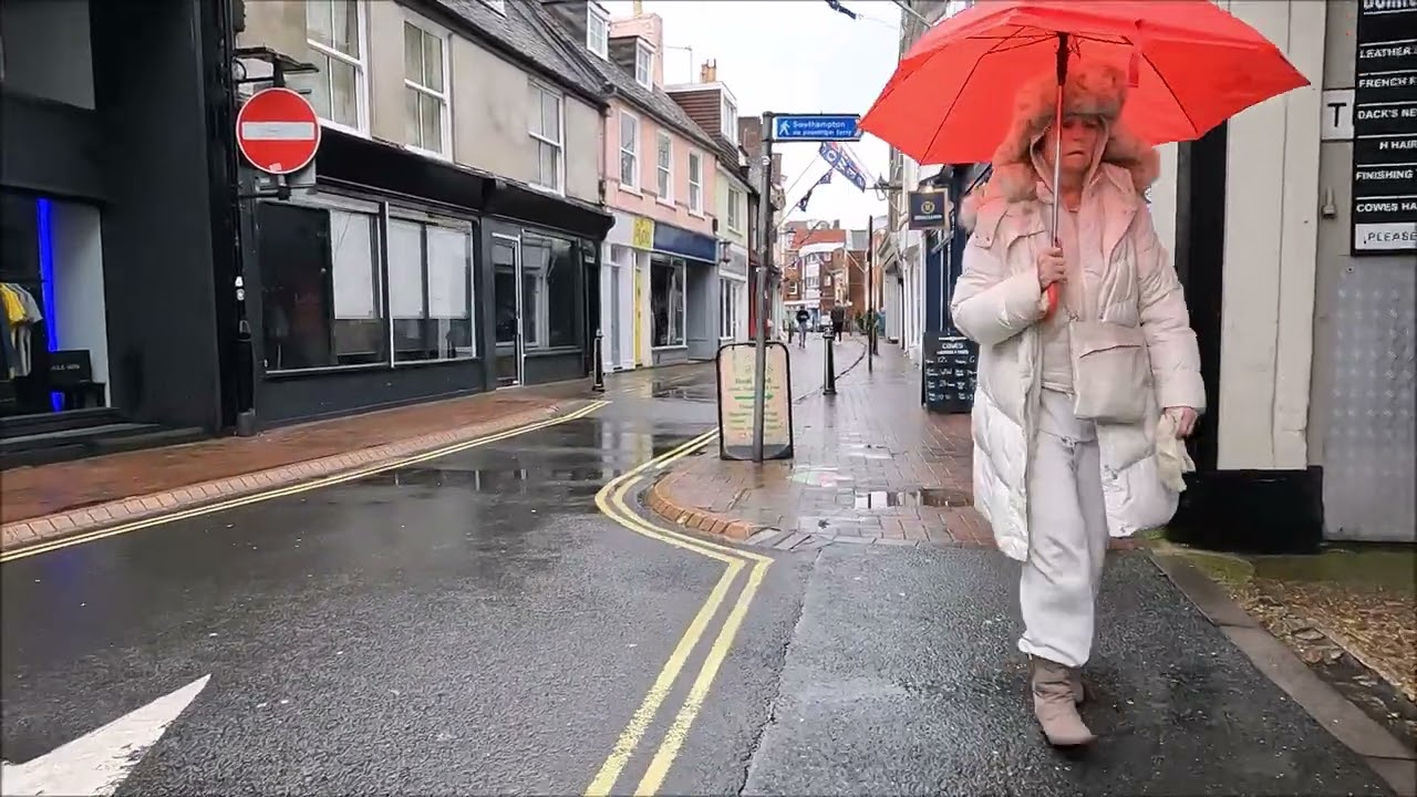 Virtual Walk - Cowes High Street Shops - Isle Of Wight - February 2025 | kittikoko