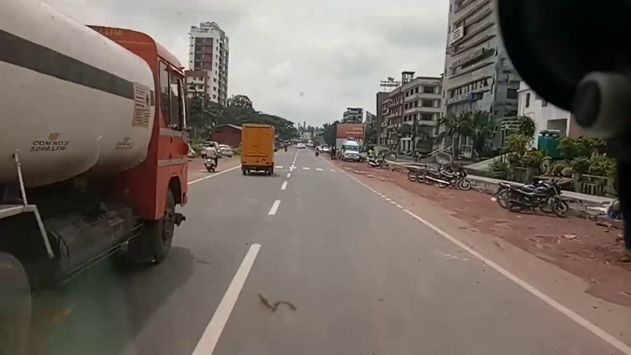 ജീവൻ പണയം വെച്ച് മഞ്ചേരി മെഡിക്കൽ കോളേജിൽ നിന്നും കോയിക്കോട് മെഡിക്കൽ കോളേജിലേക്ക്