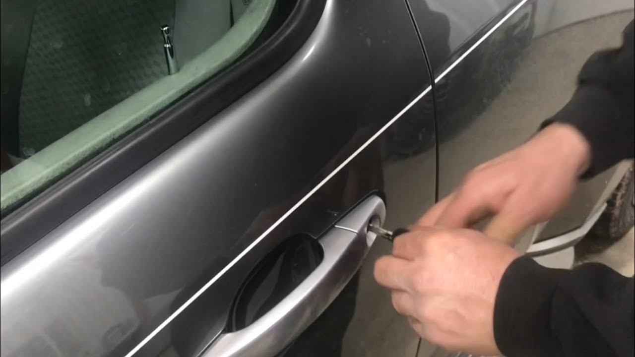 fix STUBBORN auto door lock actuator solenoid chevy hhr