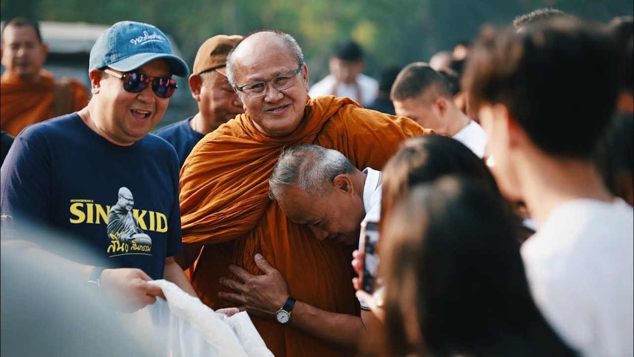 Live หลวงตาสินทรัพย์ พระอาจารย์ตะวัน บิณฑบาตช่วยชายแดน เมืองโบราณ 1/1/69