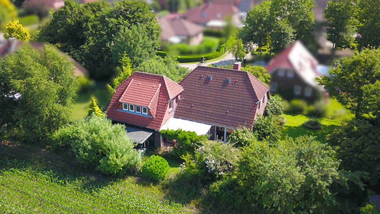 Nordseenähe, Ortsrandlage, Blick ins Grüne: Dieses Haus in Hage ist herrlich ruhig gelegen!