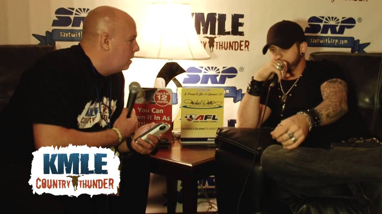 Brantley Gilbert Quiz At KMLE Country Thunder 2013 - Day 1