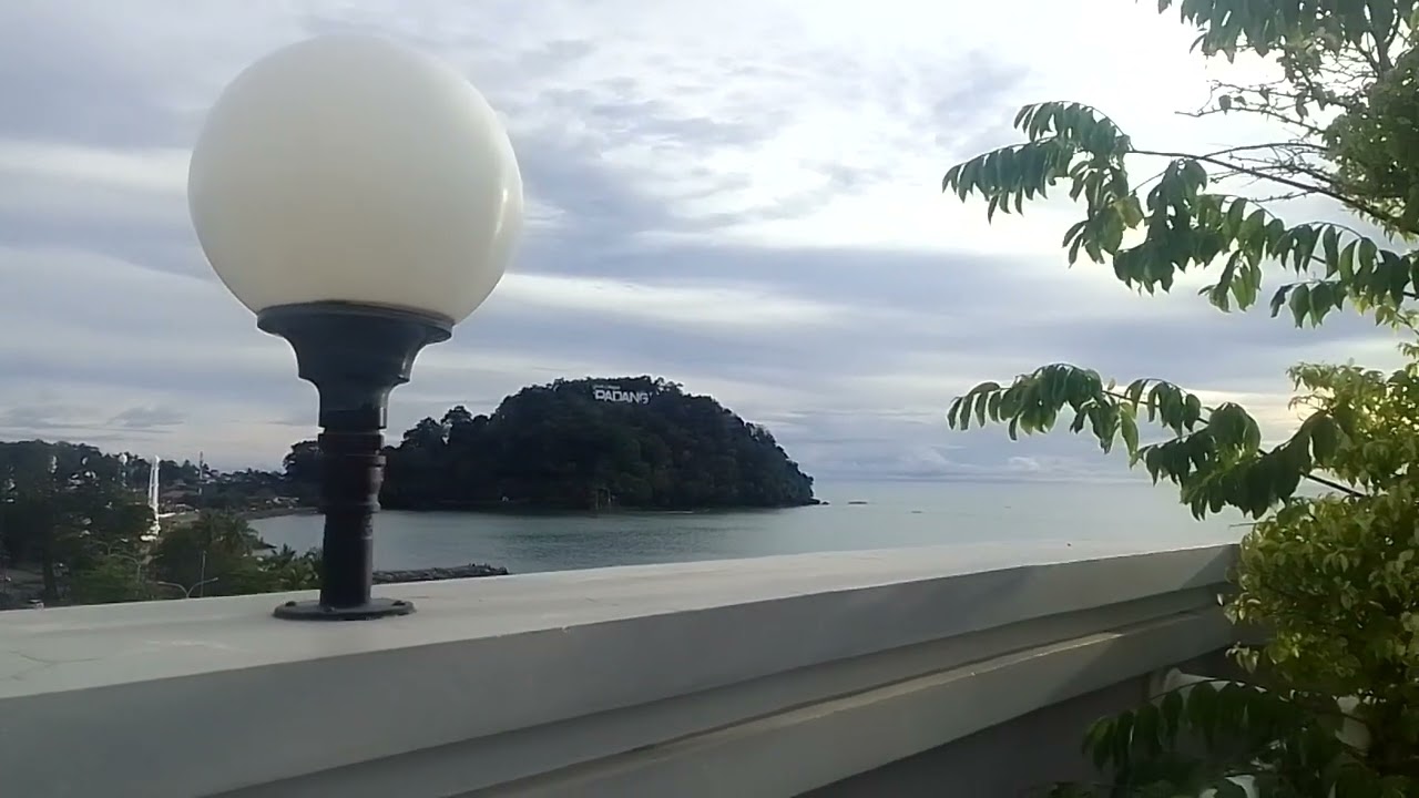 view dari pangeran beach hotel pantai padang
