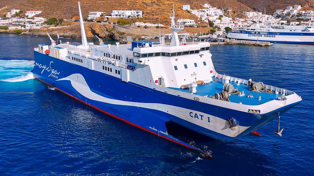 Cat 1 – Εντυπωσιακό ρεμέτζο 3' λεπτών στην Κύθνο! (Arrival at the port of Kythnos)
