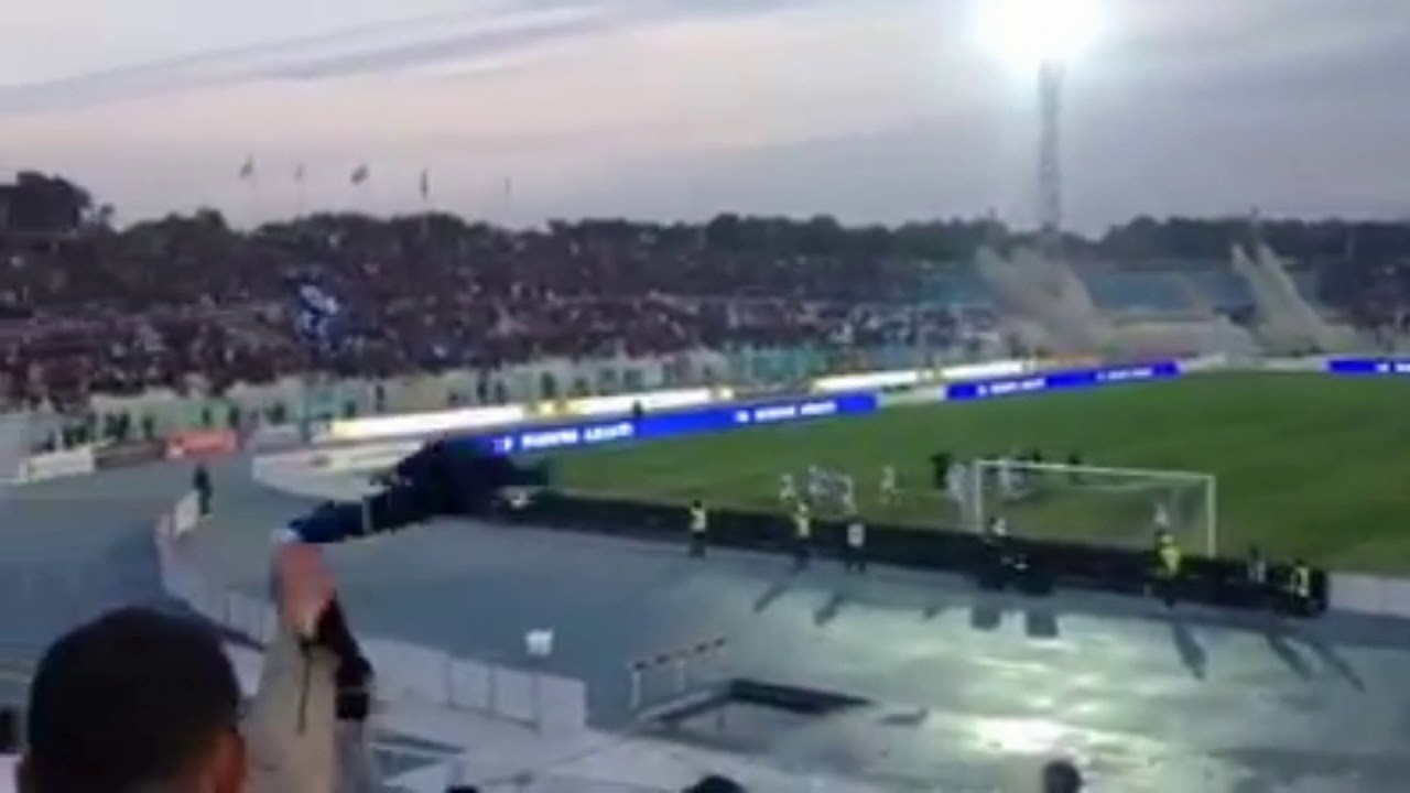 Pescara-Bari 3-1 30/1/2016 pescaresi salutano i baresi (in cascetta) a fine partita!!!