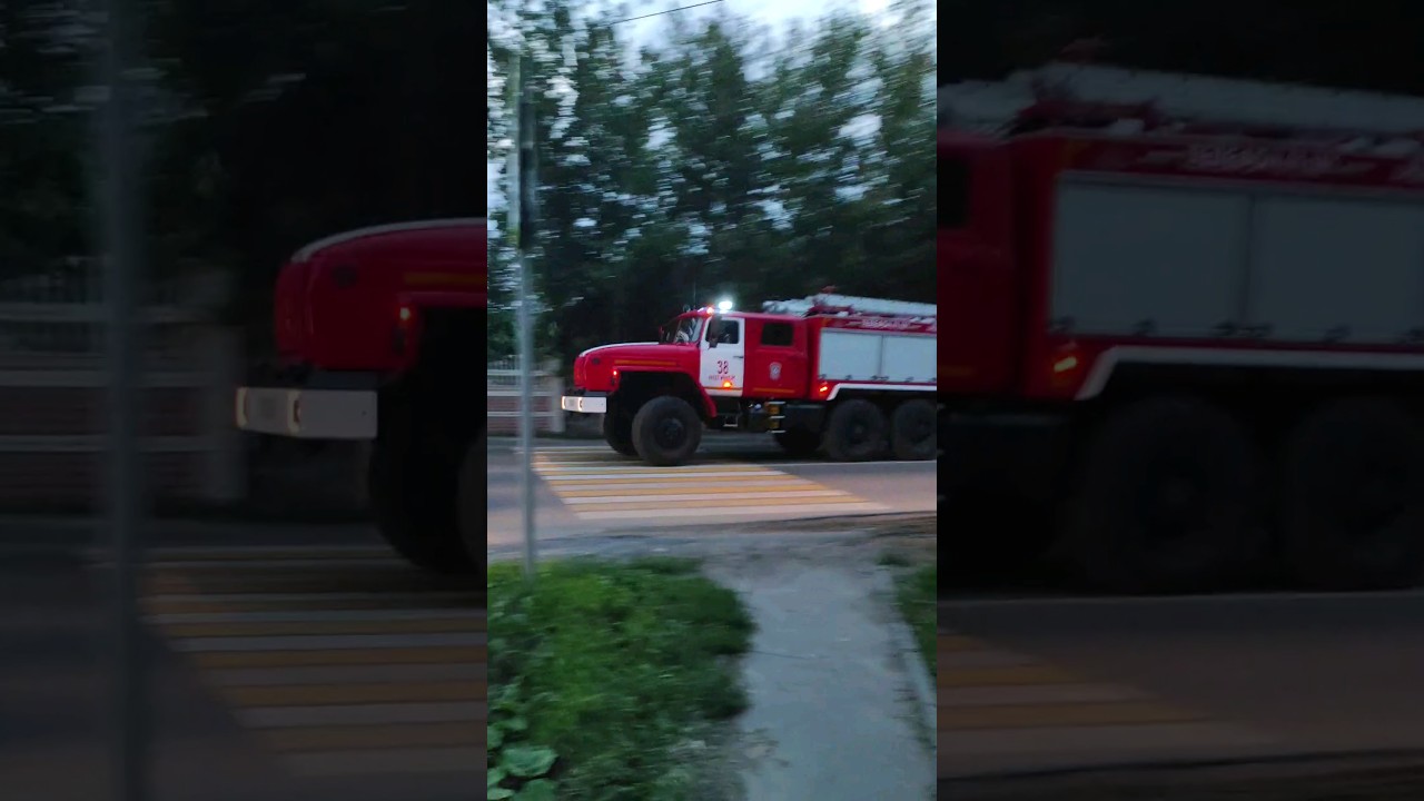 Russian fire truck URAL responding with wail siren| siren off